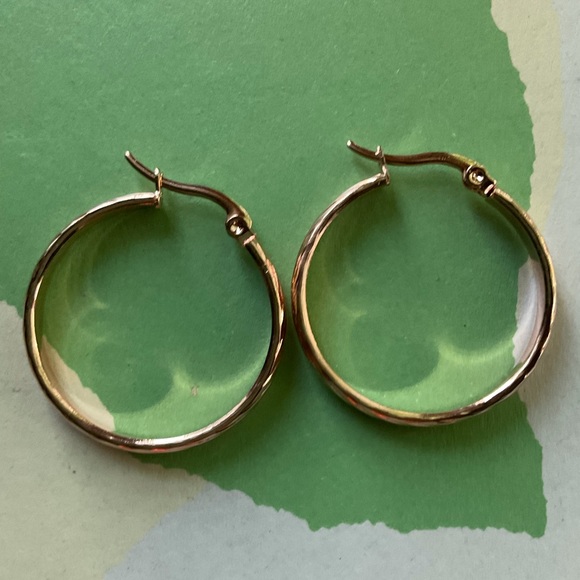 ๐ธ 18k Rose Gold Plated Hoops ๐ธ - Picture 4 of 5